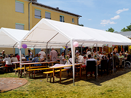 Das große Festzelt am Sommerfest der Lebenshilfe